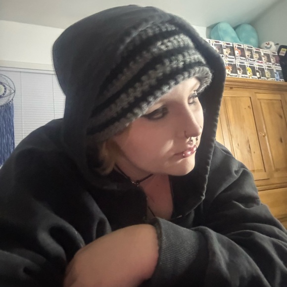 Meet your Posher, Olivia - Picture 3 of 3